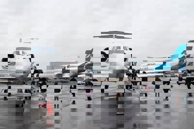 People walking off plane