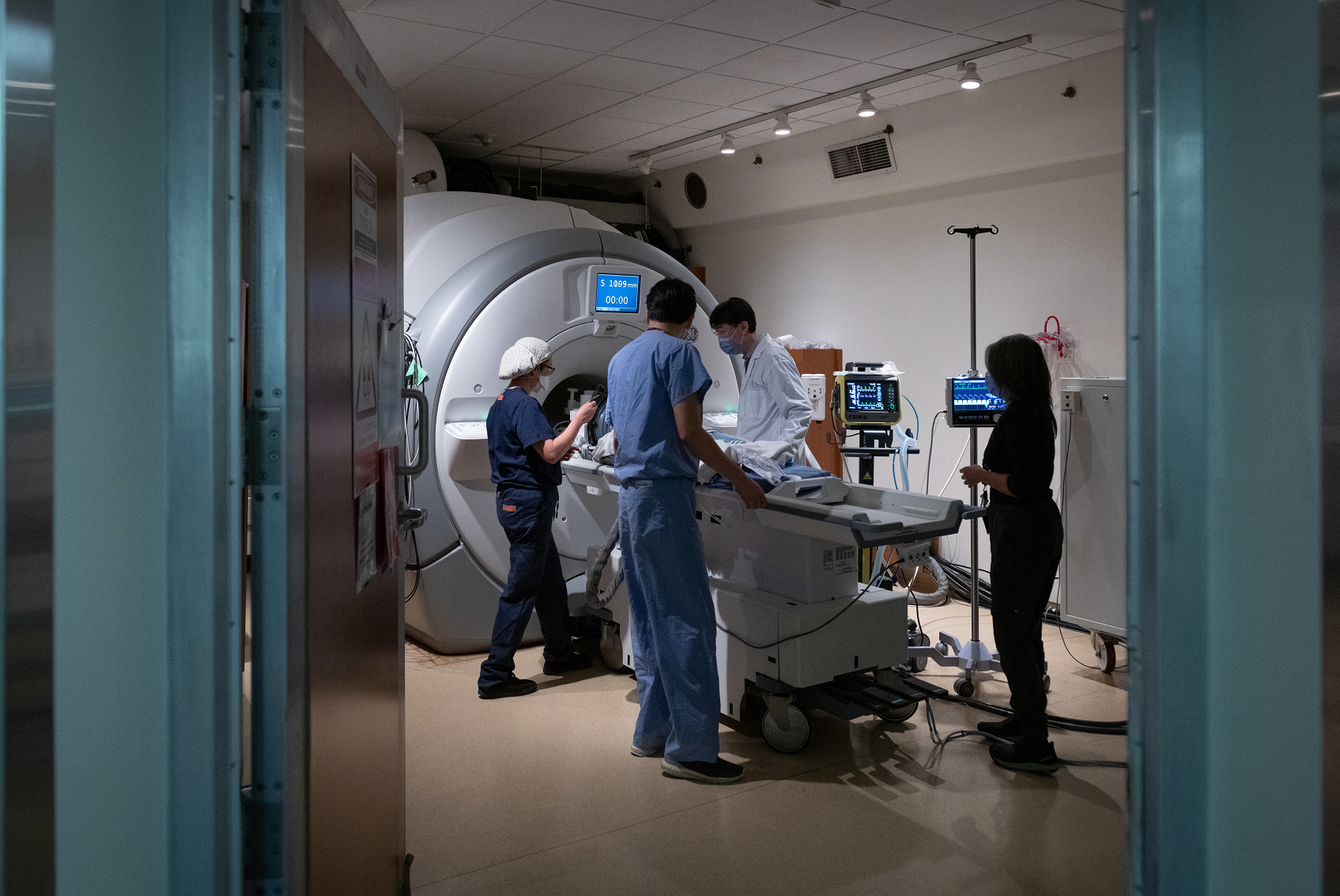 Wideshot team in MRI with patient.